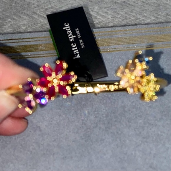 Kate Spade NWT Gold First Bloom Open Hinge Cuff Bracelet Accented W/ Flowers - Picture 8 of 15
